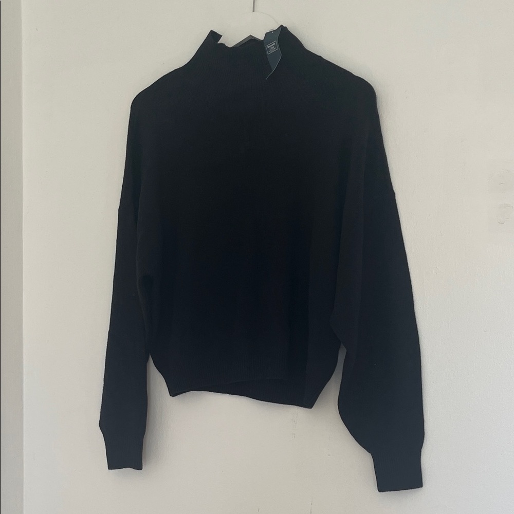 Abercrombie & Fitch sweater